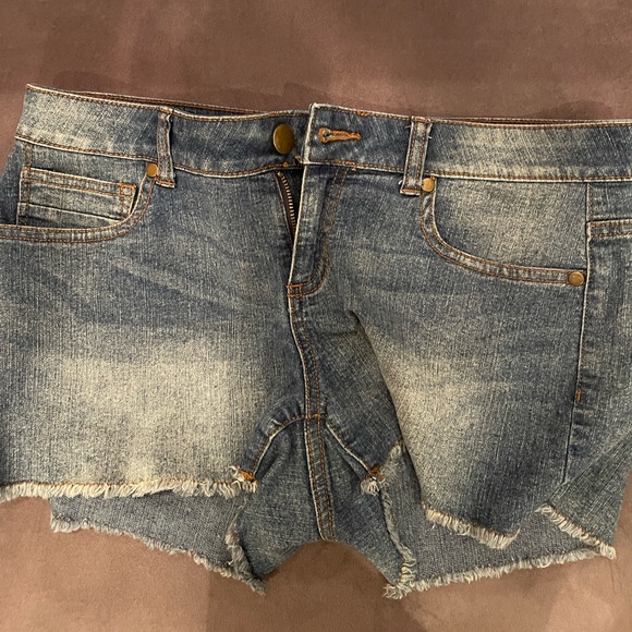 JEAN SHORTS - Picture 1 of 1